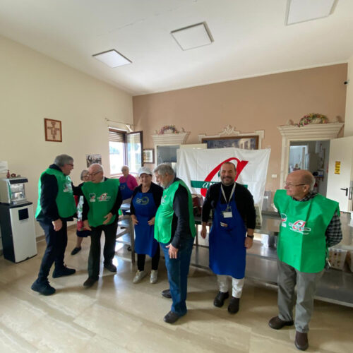 I Volontari di Anteas Solidarietà Brindisina alla mensa della Caritas